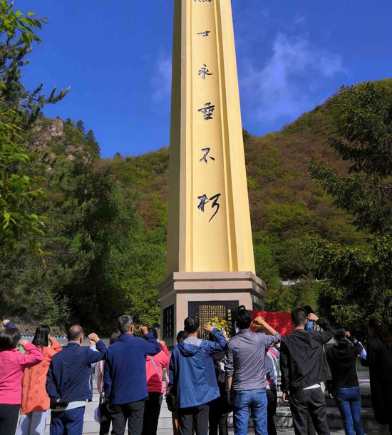 培训快讯培训时间：5月30日培训地点:兴隆山基地培训单位：省委*校某处培训课程:拓展